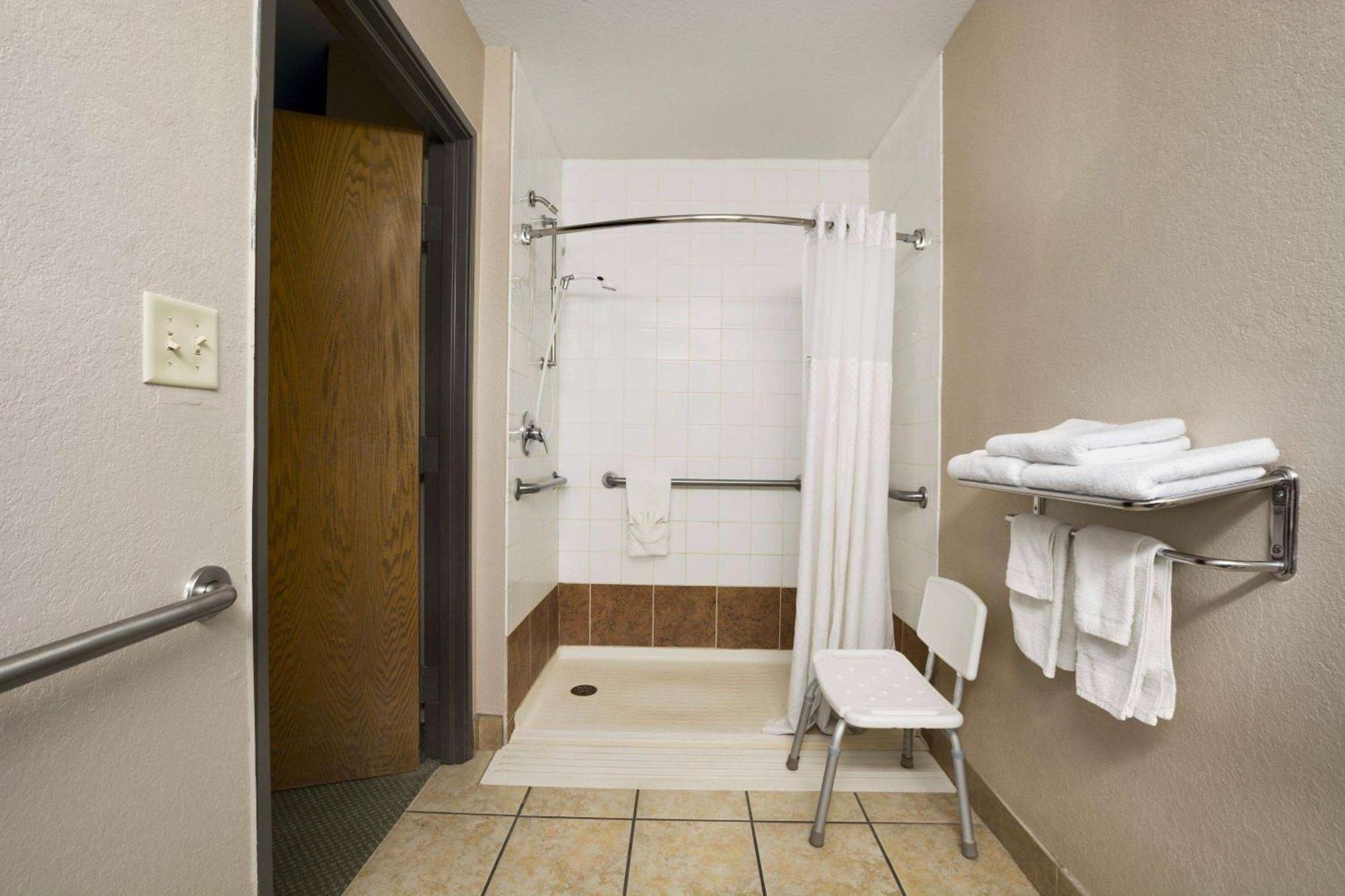 Super 8 By Wyndham Motel 3*
