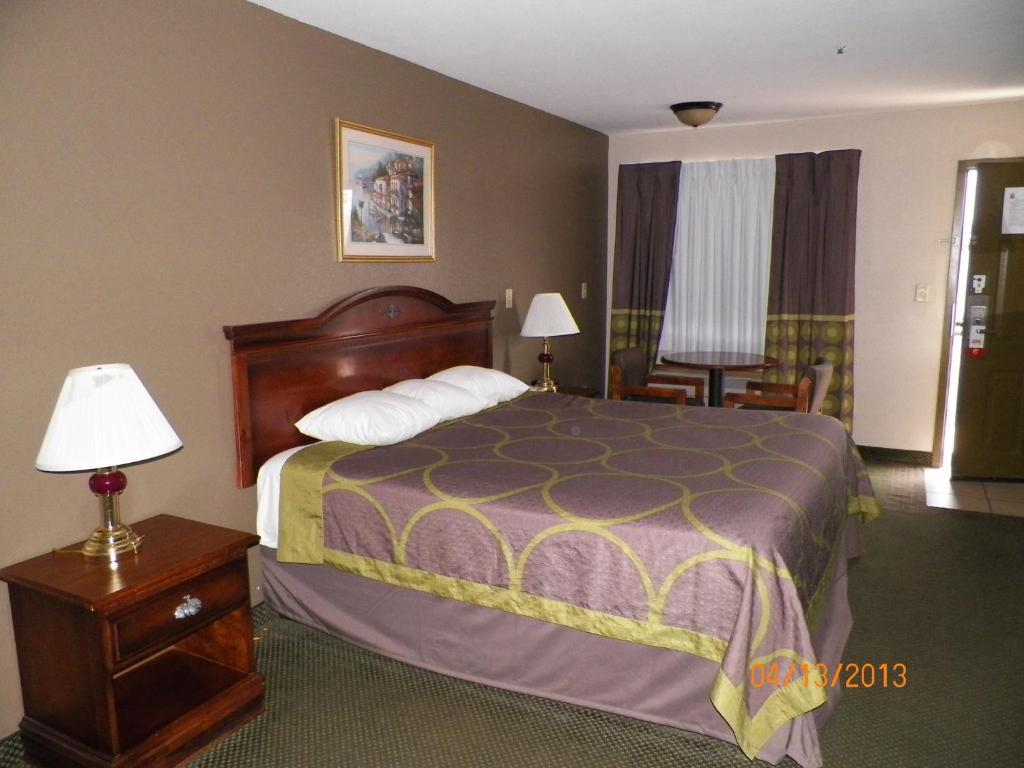 Super 8 By Wyndham Motel